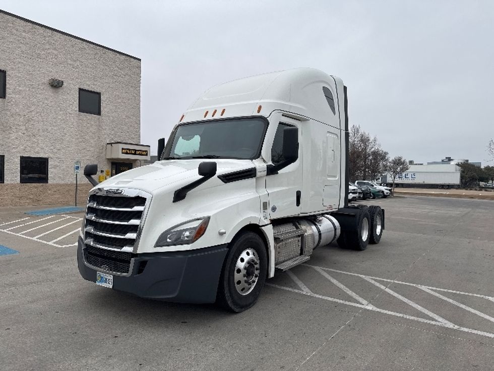 Sleeper Tractor-Heavy Duty Tractors-Freightliner-2022-T12664ST-Garland-TX-409,471\n\t\tmiles-$ 81,250 - Image 3