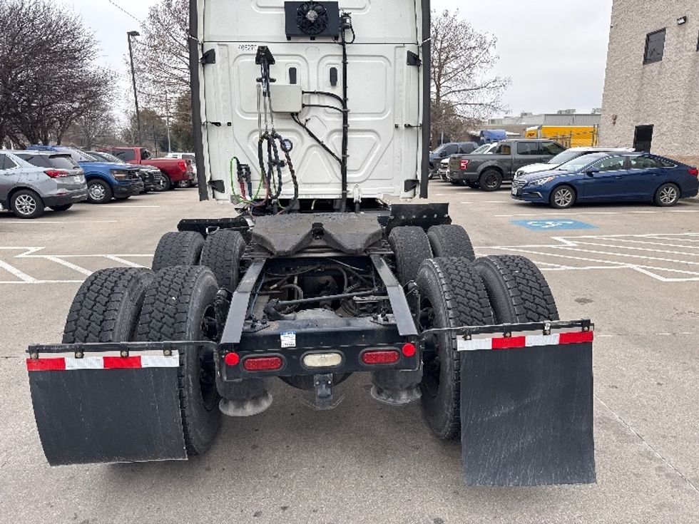 Sleeper Tractor-Heavy Duty Tractors-Freightliner-2022-T12664ST-Garland-TX-409,471\n\t\tmiles-$ 81,250 - Image 6