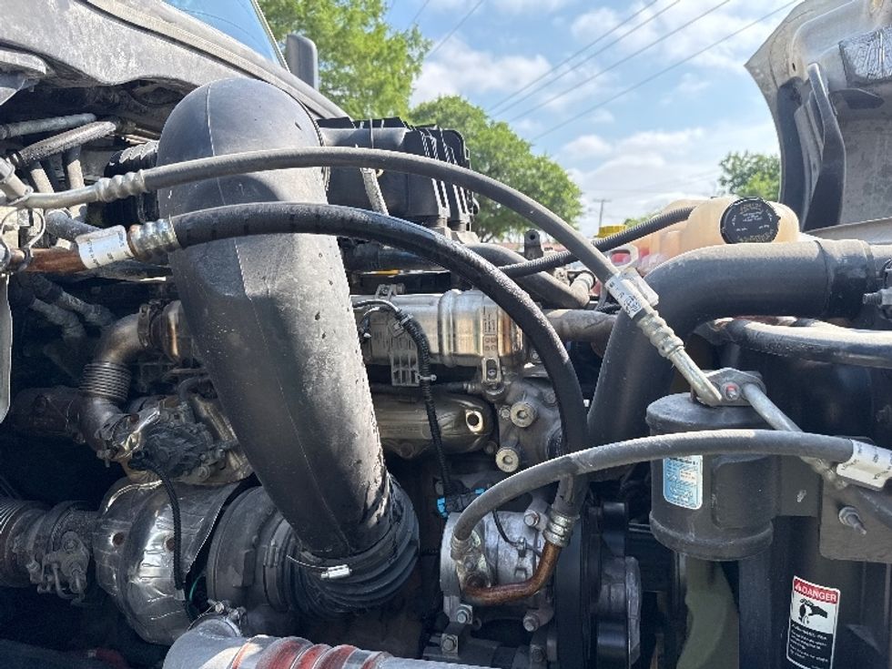 Sleeper Tractor-Heavy Duty Tractors-Freightliner-2022-T12664ST-Garland-TX-412,524\n\t\tmiles-$ 81,750 - Image 20