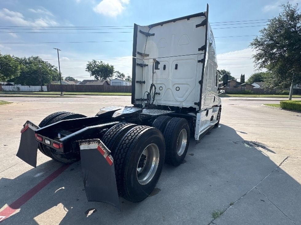 Sleeper Tractor-Heavy Duty Tractors-Freightliner-2022-T12664ST-Garland-TX-412,524\n\t\tmiles-$ 81,750 - Image 7