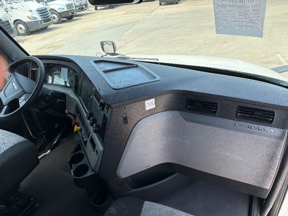 Sleeper Tractor-Heavy Duty Tractors-Freightliner-2022-T12664ST-Garland-TX-422,715\n\t\tmiles-$ 82,750 - Image 15