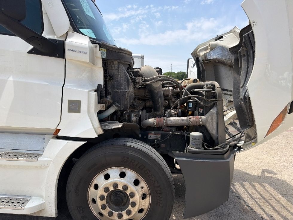 Sleeper Tractor-Heavy Duty Tractors-Freightliner-2022-T12664ST-Garland-TX-422,715\n\t\tmiles-$ 82,750 - Image 20