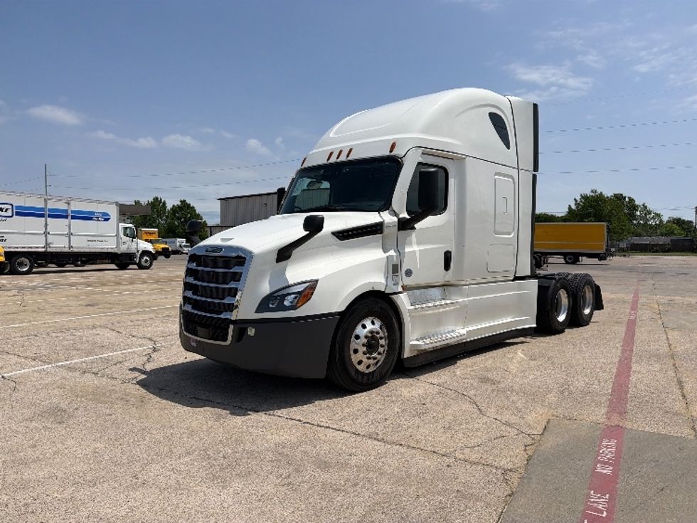 Sleeper Tractor-Heavy Duty Tractors-Freightliner-2022-T12664ST-Garland-TX-422,715\n\t\tmiles-$ 82,750 - Image 3