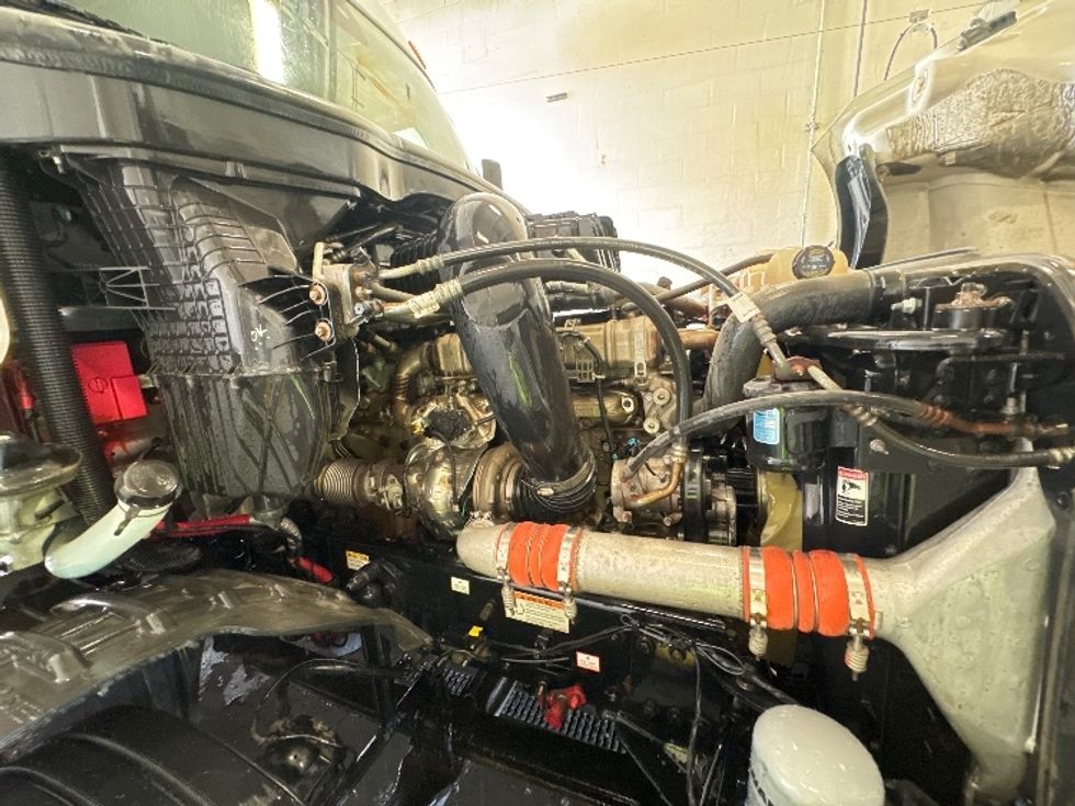Sleeper Tractor-Heavy Duty Tractors-Freightliner-2022-T12664ST-Garland-TX-448,817\n\t\tmiles-$ 82,750 - Image 20