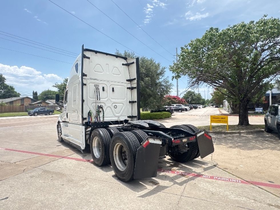 Sleeper Tractor-Heavy Duty Tractors-Freightliner-2022-T12664ST-Garland-TX-448,817\n\t\tmiles-$ 82,750 - Image 5