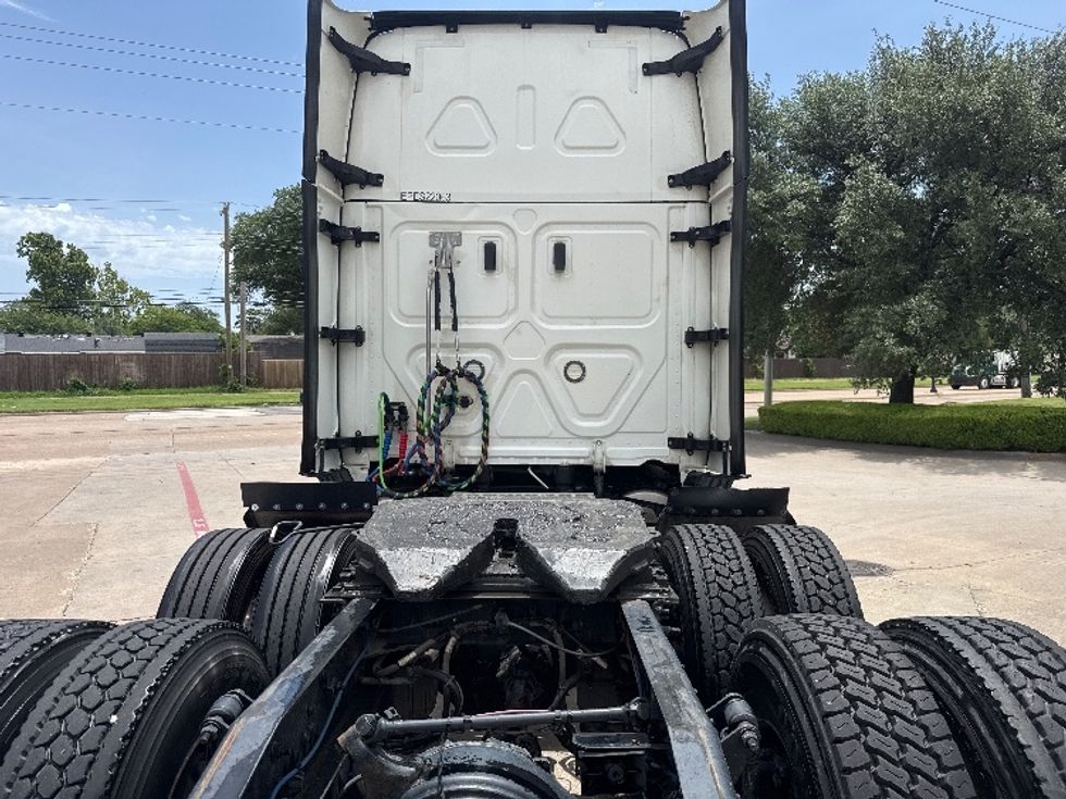 Sleeper Tractor-Heavy Duty Tractors-Freightliner-2022-T12664ST-Garland-TX-448,817\n\t\tmiles-$ 82,750 - Image 6