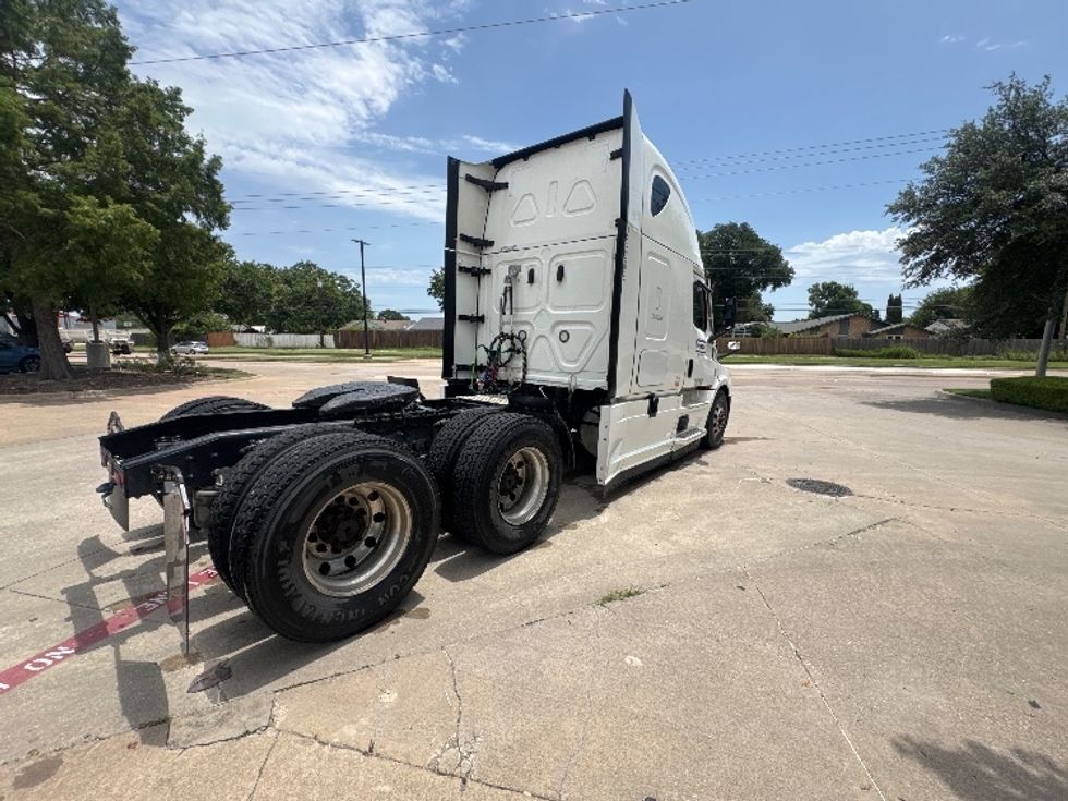 Sleeper Tractor-Heavy Duty Tractors-Freightliner-2022-T12664ST-Garland-TX-448,817\n\t\tmiles-$ 82,750 - Image 7