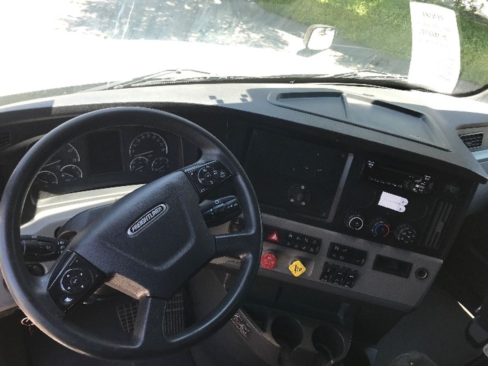 Sleeper Tractor-Heavy Duty Tractors-Freightliner-2022-T12664ST-Garland-TX-460,321\n\t\tmiles-$ 83,250 - Image 11