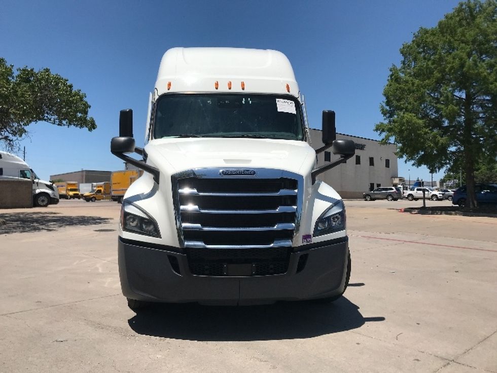 Sleeper Tractor-Heavy Duty Tractors-Freightliner-2022-T12664ST-Garland-TX-460,321\n\t\tmiles-$ 83,250 - Image 2