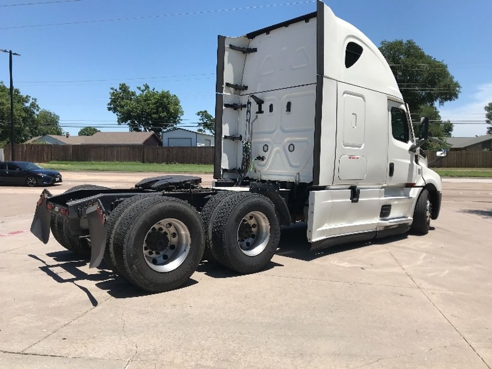 Sleeper Tractor-Heavy Duty Tractors-Freightliner-2022-T12664ST-Garland-TX-460,321\n\t\tmiles-$ 83,250 - Image 7