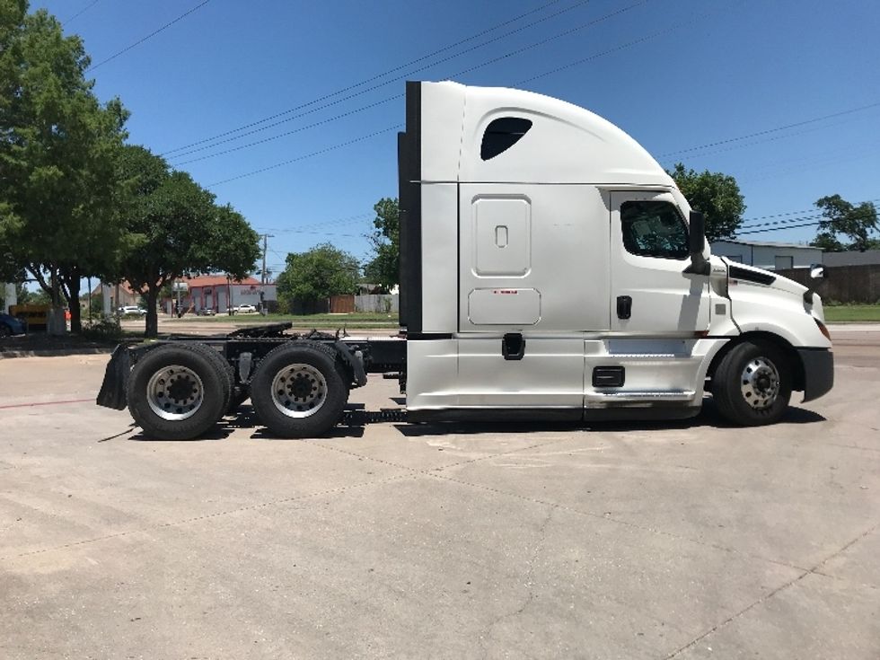 Sleeper Tractor-Heavy Duty Tractors-Freightliner-2022-T12664ST-Garland-TX-460,321\n\t\tmiles-$ 83,250 - Image 8
