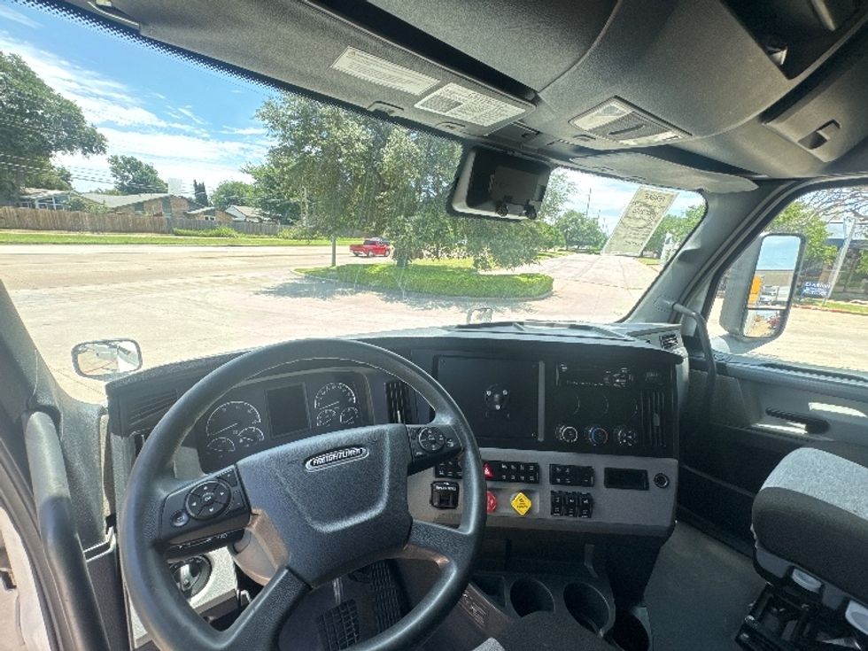 Sleeper Tractor-Heavy Duty Tractors-Freightliner-2022-T12664ST-Garland-TX-466,621\n\t\tmiles-$ 80,000 - Image 11