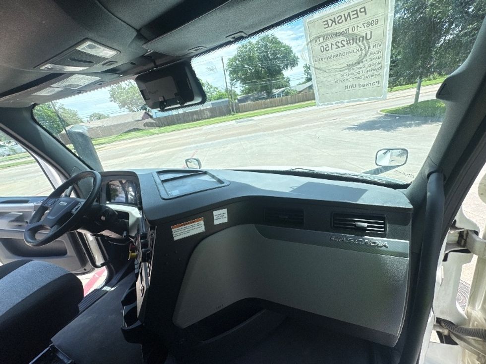 Sleeper Tractor-Heavy Duty Tractors-Freightliner-2022-T12664ST-Garland-TX-466,621\n\t\tmiles-$ 80,000 - Image 14