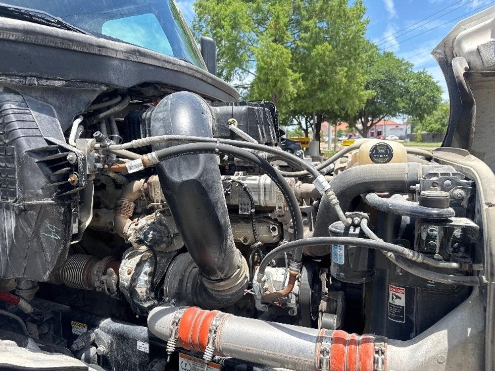Sleeper Tractor-Heavy Duty Tractors-Freightliner-2022-T12664ST-Garland-TX-466,621\n\t\tmiles-$ 80,000 - Image 20
