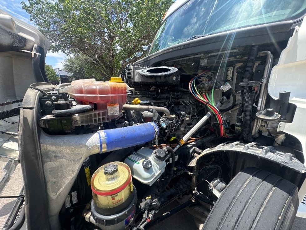 Sleeper Tractor-Heavy Duty Tractors-Freightliner-2022-T12664ST-Garland-TX-466,621\n\t\tmiles-$ 80,000 - Image 21