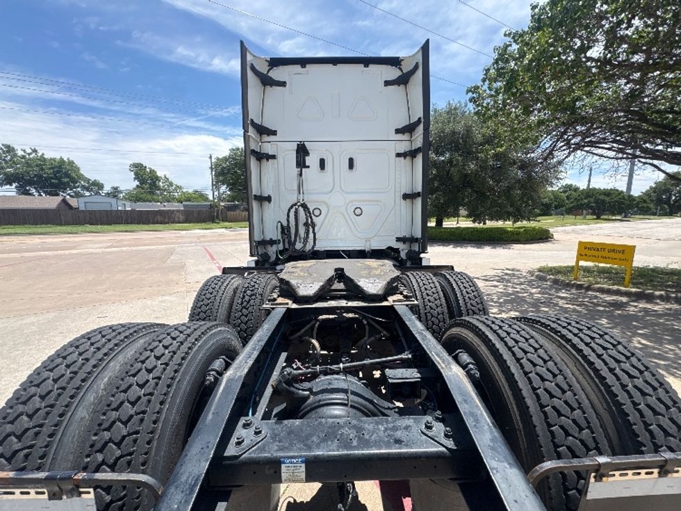 Sleeper Tractor-Heavy Duty Tractors-Freightliner-2022-T12664ST-Garland-TX-466,621\n\t\tmiles-$ 80,000 - Image 6