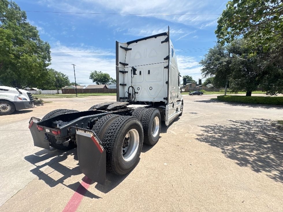 Sleeper Tractor-Heavy Duty Tractors-Freightliner-2022-T12664ST-Garland-TX-466,621\n\t\tmiles-$ 80,000 - Image 7