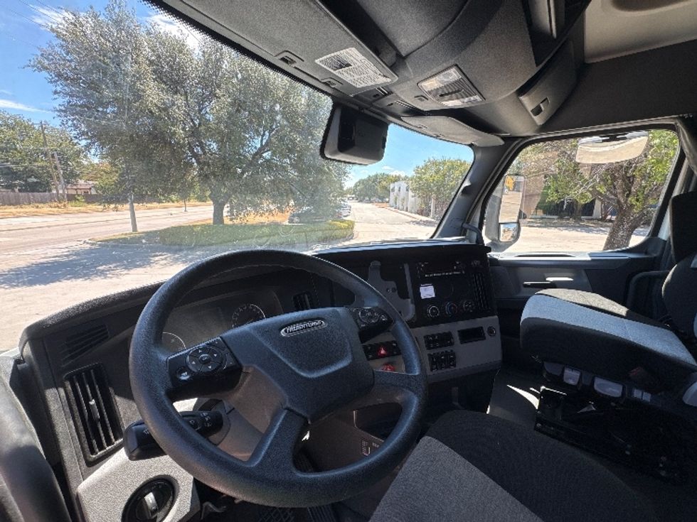 Sleeper Tractor-Heavy Duty Tractors-Freightliner-2022-T12664ST-Garland-TX-595,002\n\t\tmiles-$ 70,750 - Image 10