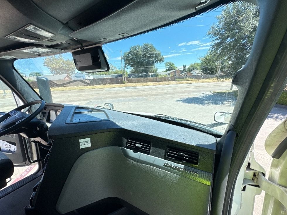 Sleeper Tractor-Heavy Duty Tractors-Freightliner-2022-T12664ST-Garland-TX-595,002\n\t\tmiles-$ 70,750 - Image 14