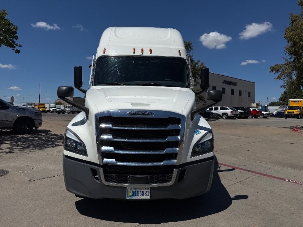 Sleeper Tractor-Heavy Duty Tractors-Freightliner-2022-T12664ST-Garland-TX-595,002\n\t\tmiles-$ 70,750 - Image 2
