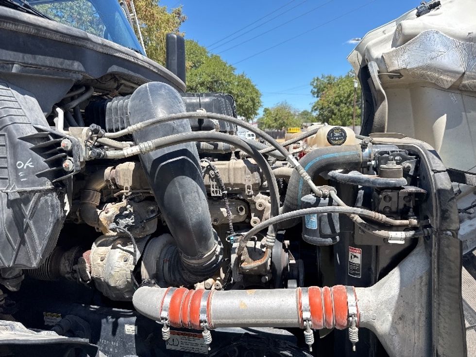 Sleeper Tractor-Heavy Duty Tractors-Freightliner-2022-T12664ST-Garland-TX-595,002\n\t\tmiles-$ 70,750 - Image 20
