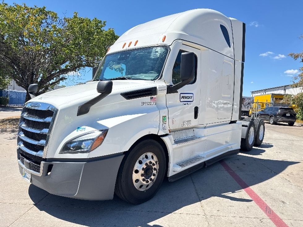 Sleeper Tractor-Heavy Duty Tractors-Freightliner-2022-T12664ST-Garland-TX-595,002\n\t\tmiles-$ 70,750 - Image 3