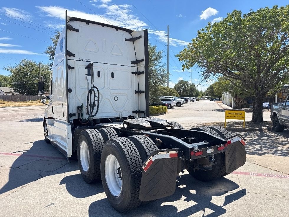 Sleeper Tractor-Heavy Duty Tractors-Freightliner-2022-T12664ST-Garland-TX-595,002\n\t\tmiles-$ 70,750 - Image 5