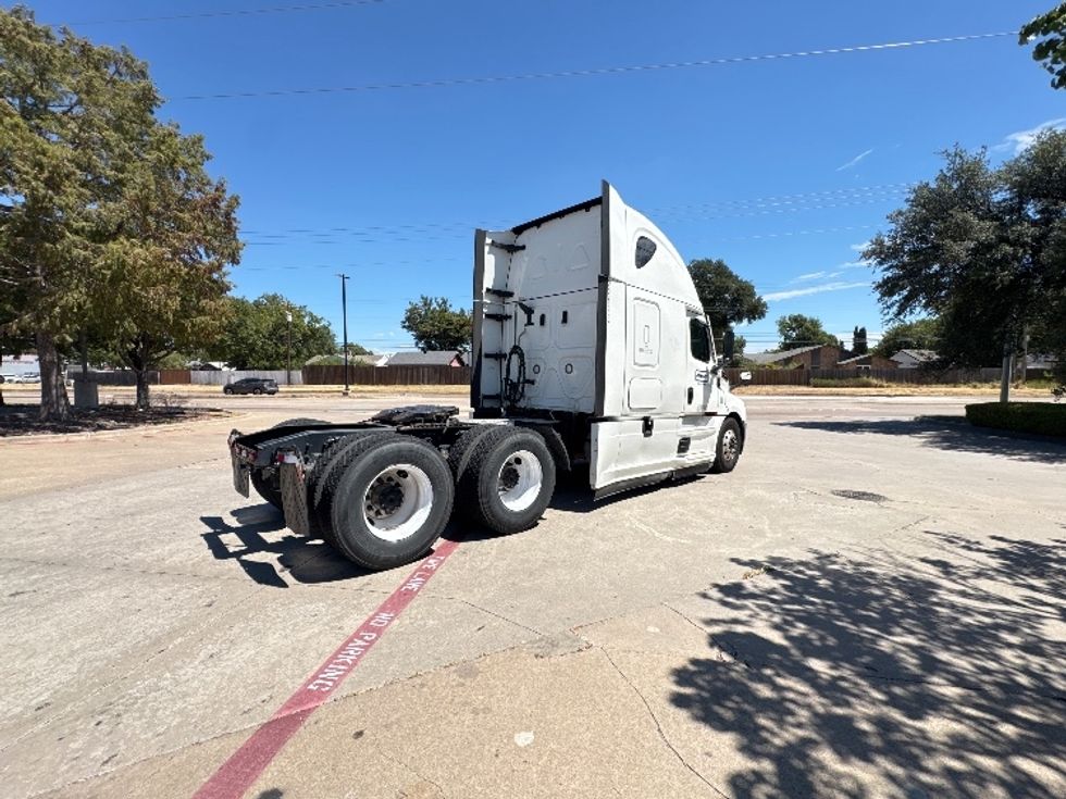 Sleeper Tractor-Heavy Duty Tractors-Freightliner-2022-T12664ST-Garland-TX-595,002\n\t\tmiles-$ 70,750 - Image 7