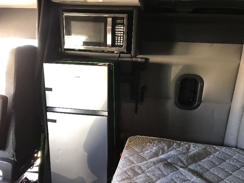 Sleeper Tractor-Heavy Duty Tractors-Freightliner-2022-T12664ST-Goodyear-AZ-413,616\n\t\tmiles-$ 80,750 - Image 18