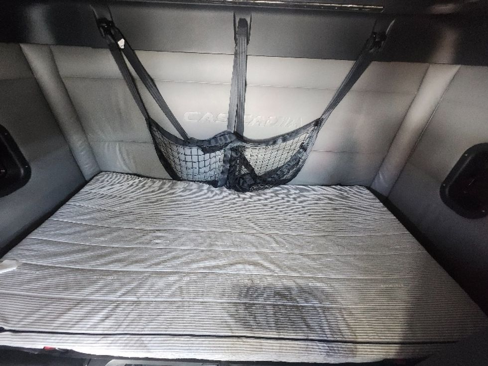 Sleeper Tractor-Heavy Duty Tractors-Freightliner-2022-T12664ST-Goshen-IN-441,809\n\t\tmiles-$ 70,000 - Image 17