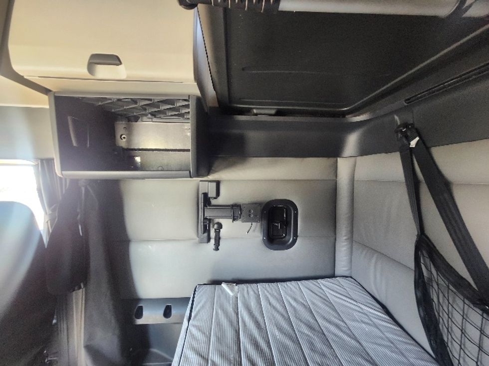 Sleeper Tractor-Heavy Duty Tractors-Freightliner-2022-T12664ST-Goshen-IN-441,809\n\t\tmiles-$ 70,000 - Image 19