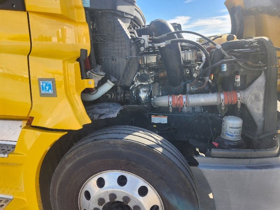 Sleeper Tractor-Heavy Duty Tractors-Freightliner-2022-T12664ST-Goshen-IN-441,809\n\t\tmiles-$ 70,000 - Image 20