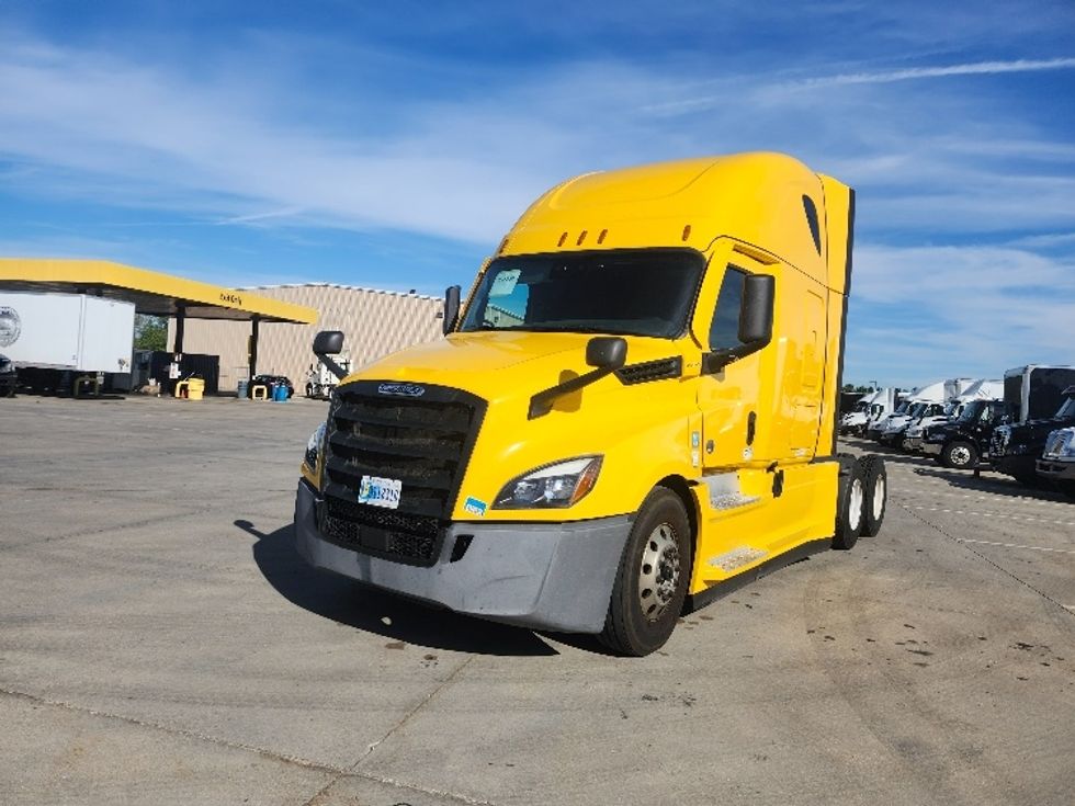 Sleeper Tractor-Heavy Duty Tractors-Freightliner-2022-T12664ST-Goshen-IN-441,809\n\t\tmiles-$ 70,000 - Image 3