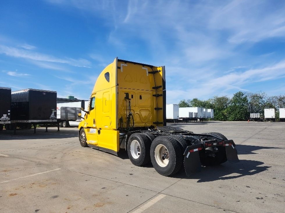 Sleeper Tractor-Heavy Duty Tractors-Freightliner-2022-T12664ST-Goshen-IN-441,809\n\t\tmiles-$ 70,000 - Image 5