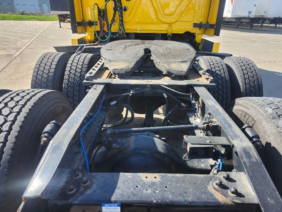 Sleeper Tractor-Heavy Duty Tractors-Freightliner-2022-T12664ST-Goshen-IN-441,809\n\t\tmiles-$ 70,000 - Image 6