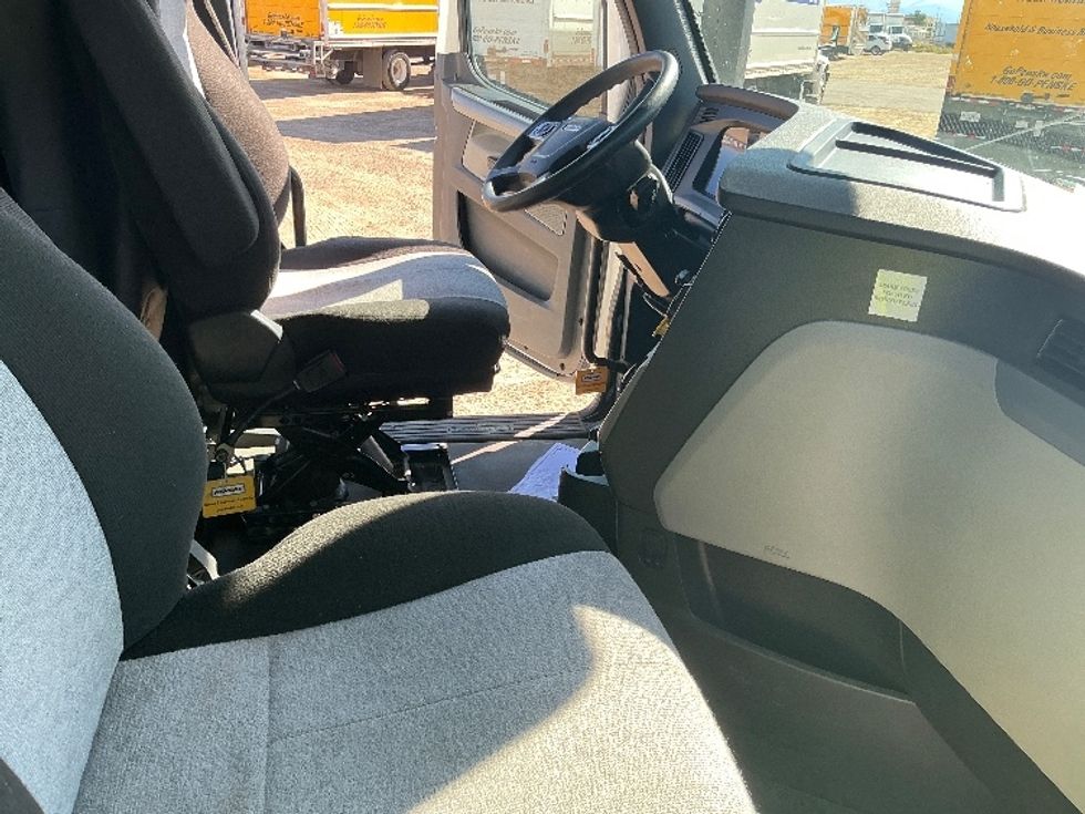 Sleeper Tractor-Heavy Duty Tractors-Freightliner-2022-T12664ST-Grand Junction-CO-520,039\n\t\tmiles-$ 75,000 - Image 15