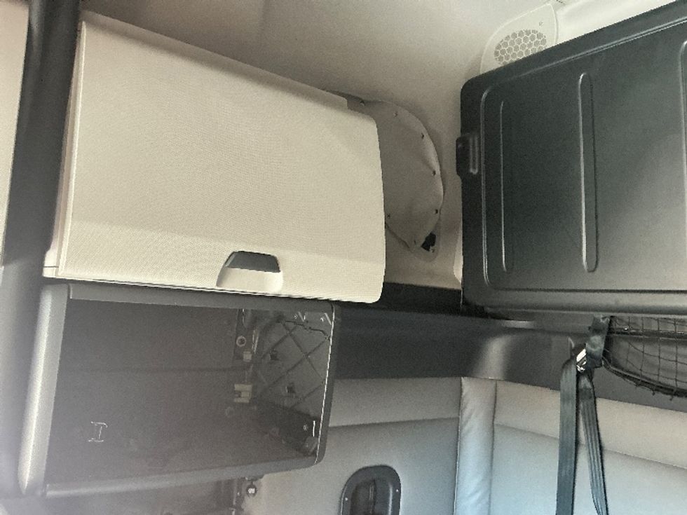 Sleeper Tractor-Heavy Duty Tractors-Freightliner-2022-T12664ST-Grand Junction-CO-520,039\n\t\tmiles-$ 75,000 - Image 19