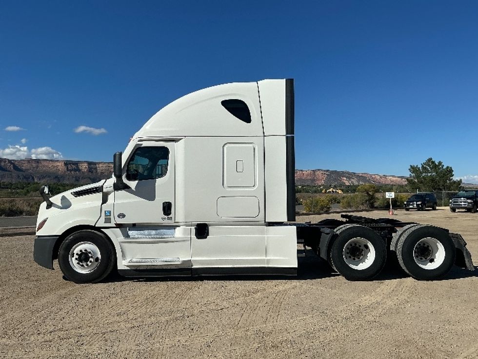Sleeper Tractor-Heavy Duty Tractors-Freightliner-2022-T12664ST-Grand Junction-CO-520,039\n\t\tmiles-$ 75,000 - Image 4
