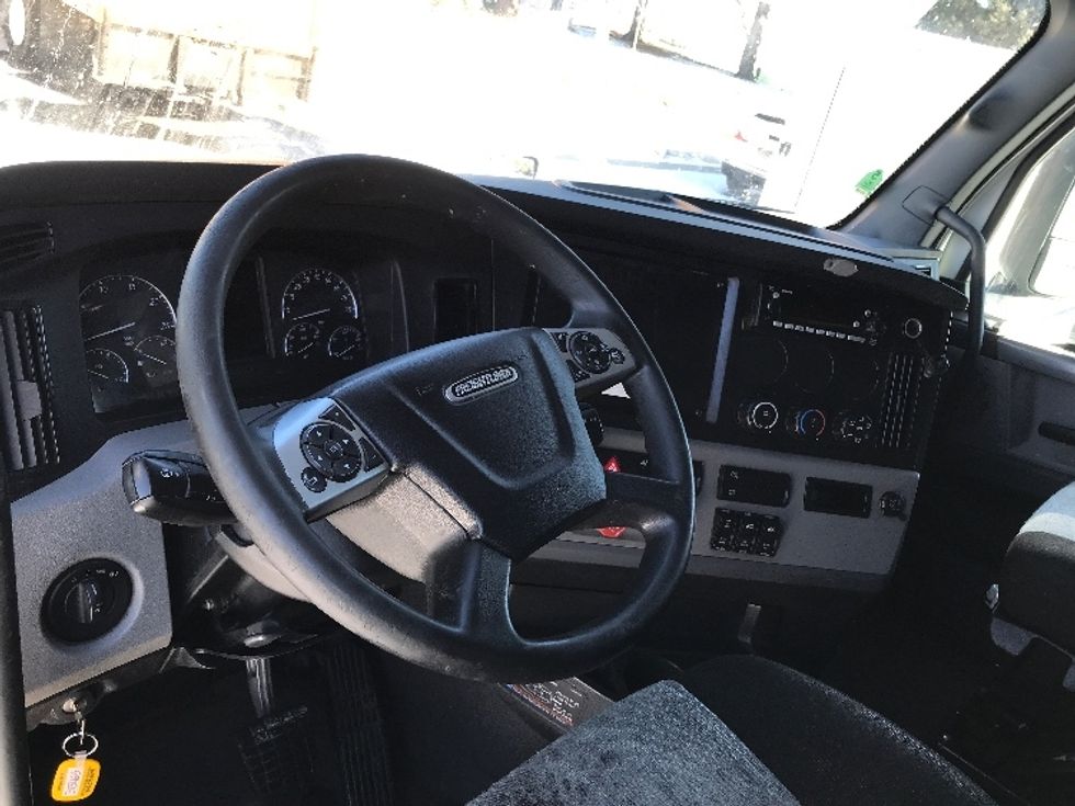 Sleeper Tractor-Heavy Duty Tractors-Freightliner-2022-T12664ST-Greeley-CO-570,439\n\t\tmiles-$ 65,250 - Image 10