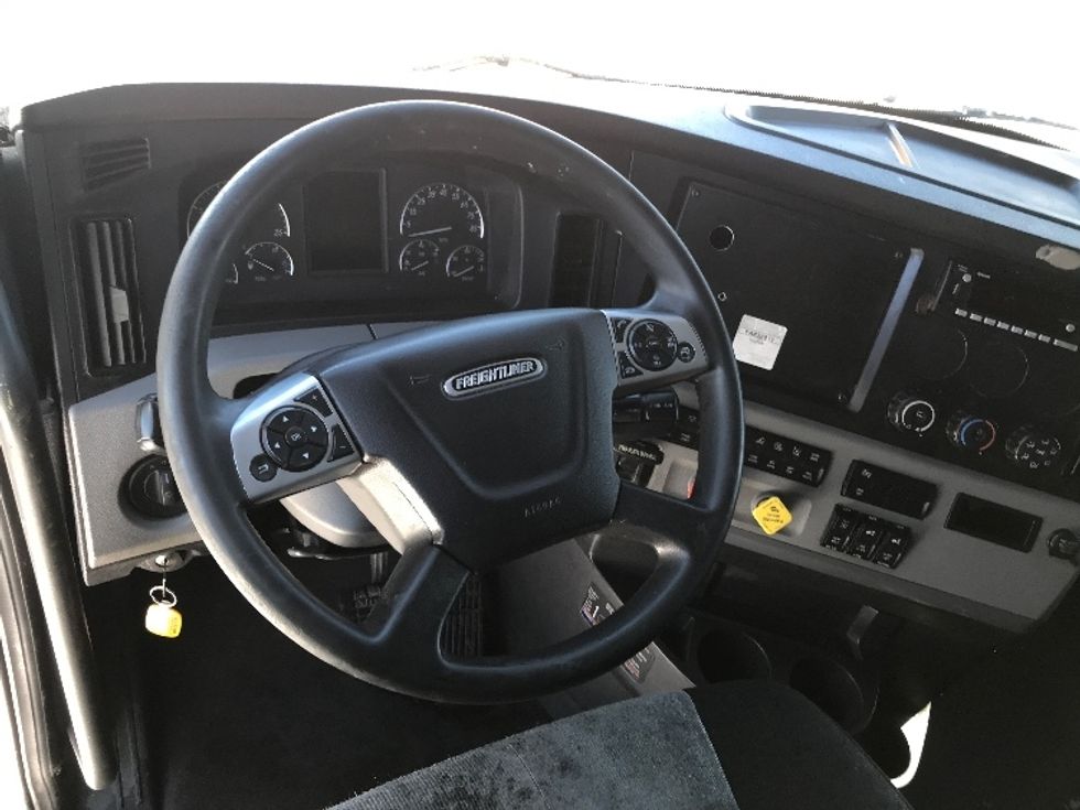 Sleeper Tractor-Heavy Duty Tractors-Freightliner-2022-T12664ST-Greeley-CO-570,439\n\t\tmiles-$ 65,250 - Image 11