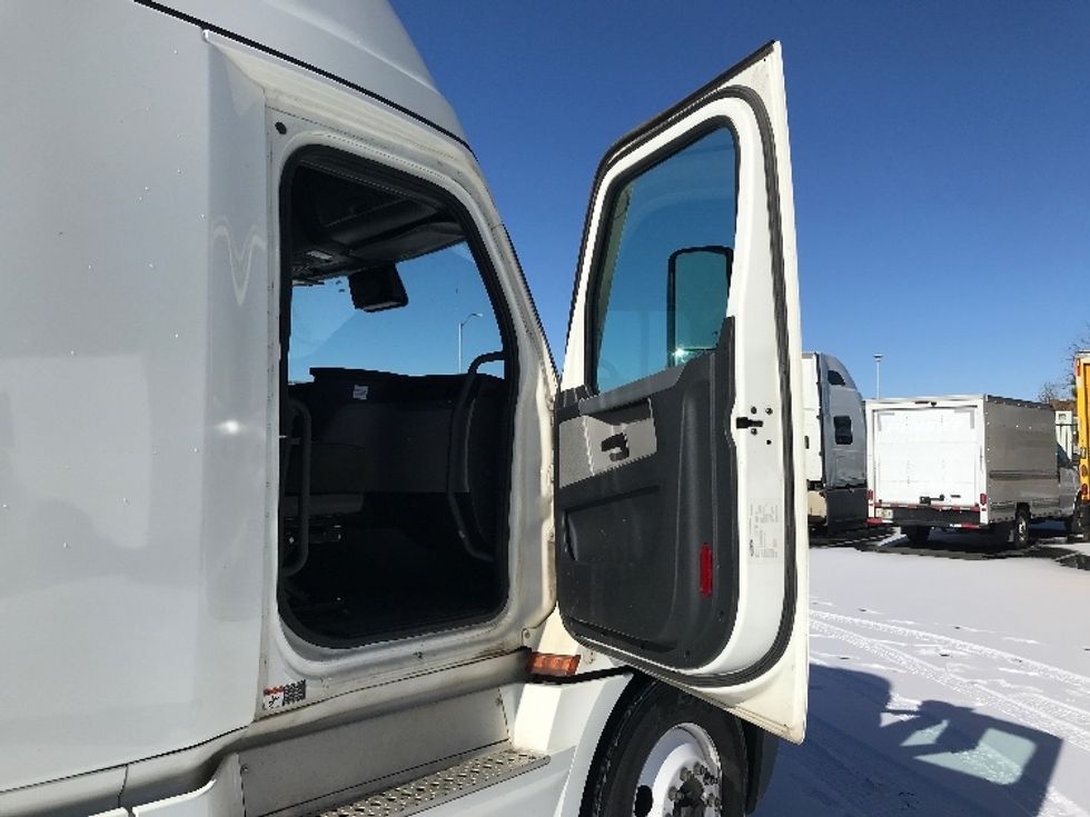 Sleeper Tractor-Heavy Duty Tractors-Freightliner-2022-T12664ST-Greeley-CO-570,439\n\t\tmiles-$ 65,250 - Image 13