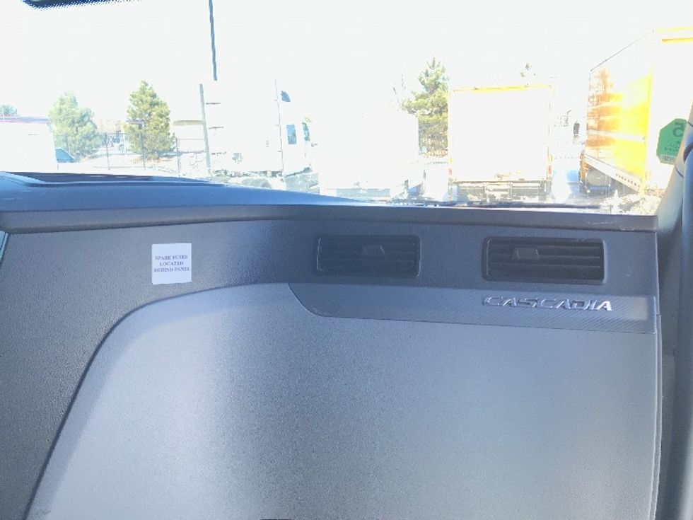 Sleeper Tractor-Heavy Duty Tractors-Freightliner-2022-T12664ST-Greeley-CO-570,439\n\t\tmiles-$ 65,250 - Image 14