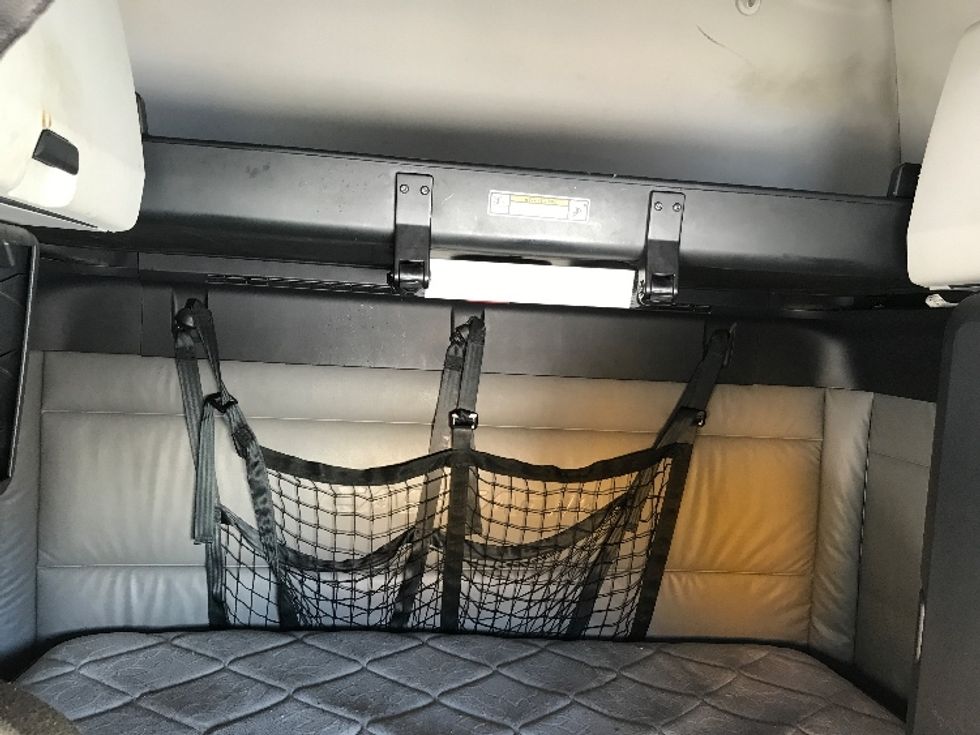 Sleeper Tractor-Heavy Duty Tractors-Freightliner-2022-T12664ST-Greeley-CO-570,439\n\t\tmiles-$ 65,250 - Image 16