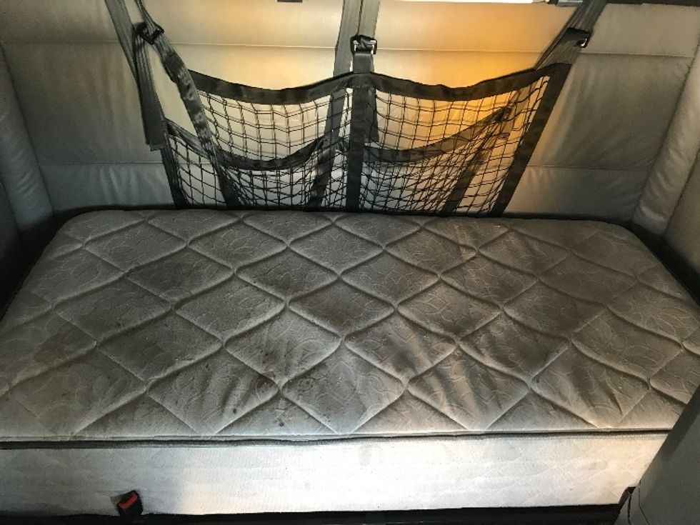 Sleeper Tractor-Heavy Duty Tractors-Freightliner-2022-T12664ST-Greeley-CO-570,439\n\t\tmiles-$ 65,250 - Image 17