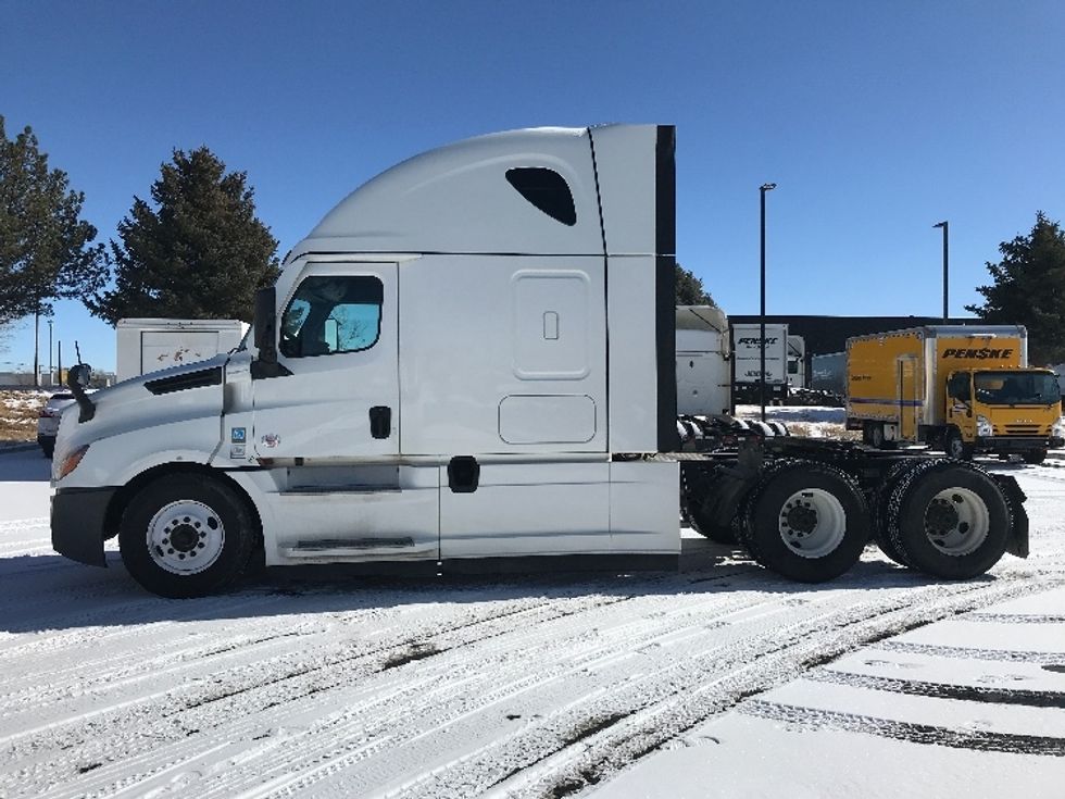 Sleeper Tractor-Heavy Duty Tractors-Freightliner-2022-T12664ST-Greeley-CO-570,439\n\t\tmiles-$ 65,250 - Image 4