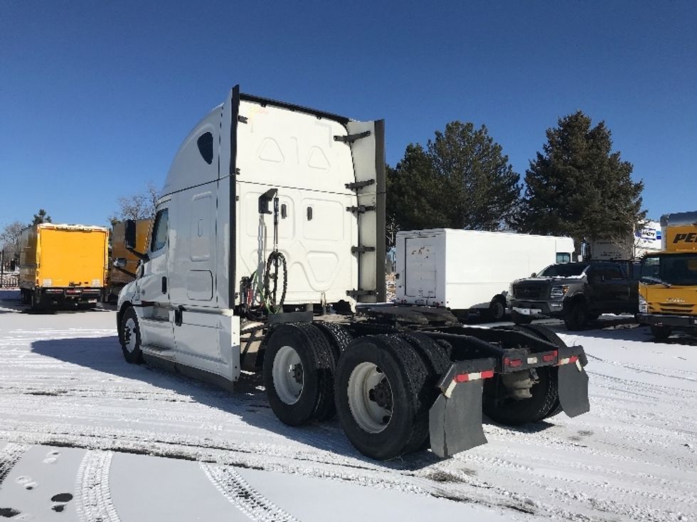 Sleeper Tractor-Heavy Duty Tractors-Freightliner-2022-T12664ST-Greeley-CO-570,439\n\t\tmiles-$ 65,250 - Image 5