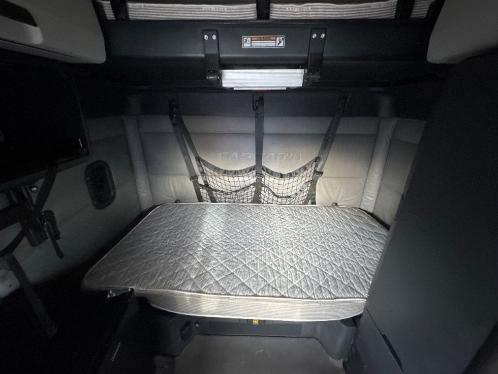 Sleeper Tractor-Heavy Duty Tractors-Freightliner-2022-T12664ST-Greeley-CO-707,370\n\t\tmiles-$ 50,750 - Image 16