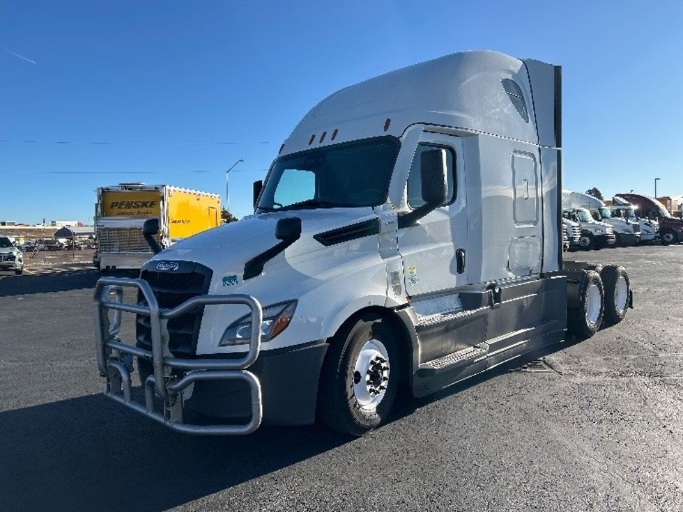 Sleeper Tractor-Heavy Duty Tractors-Freightliner-2022-T12664ST-Greeley-CO-707,370\n\t\tmiles-$ 50,750 - Image 3