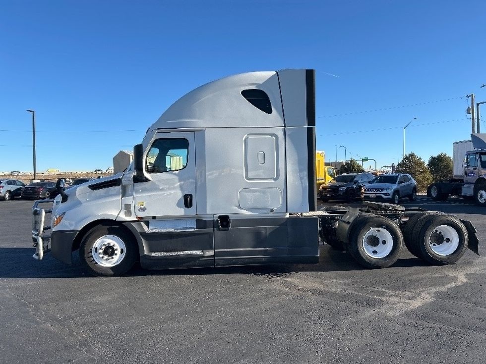 Sleeper Tractor-Heavy Duty Tractors-Freightliner-2022-T12664ST-Greeley-CO-707,370\n\t\tmiles-$ 50,750 - Image 4