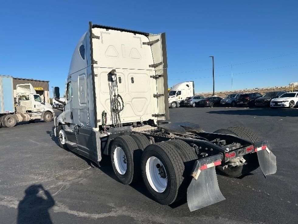 Sleeper Tractor-Heavy Duty Tractors-Freightliner-2022-T12664ST-Greeley-CO-707,370\n\t\tmiles-$ 50,750 - Image 5
